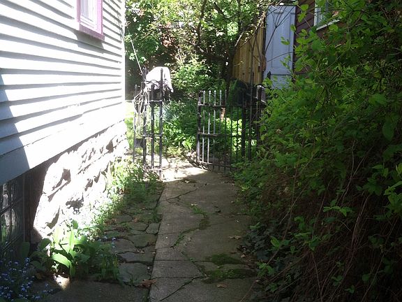 5th image of 15 Brantford Pl