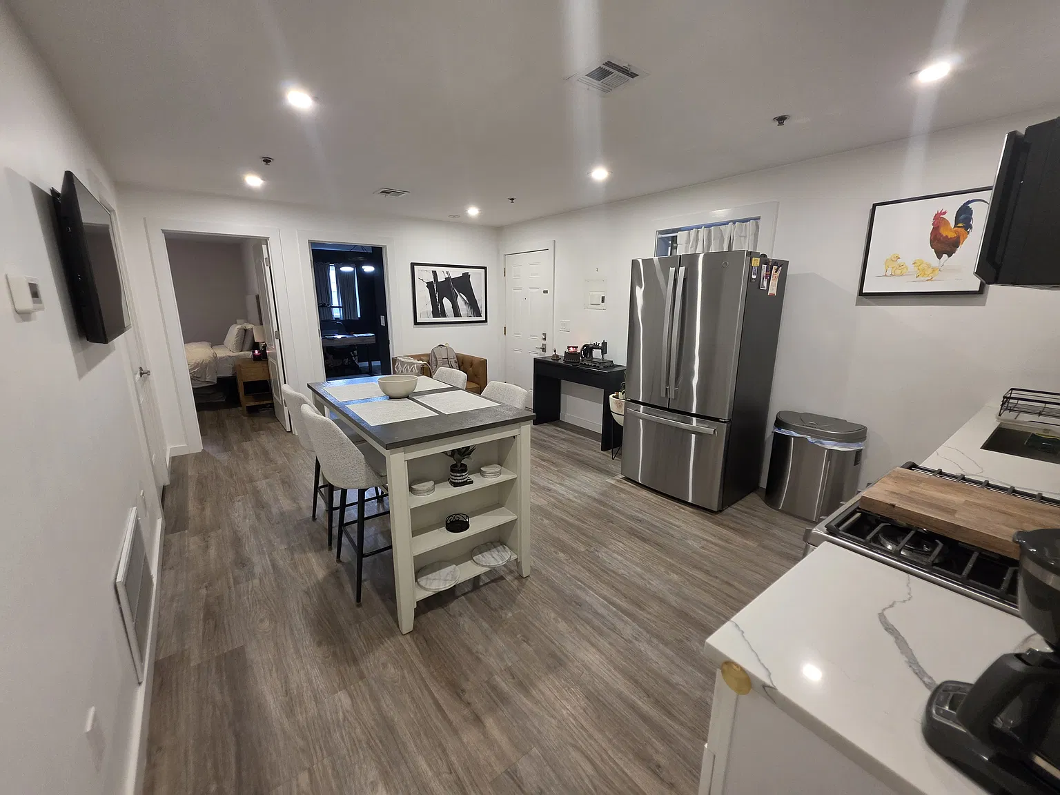 2 bed, 600 sqft, $2,500 — Photo 2