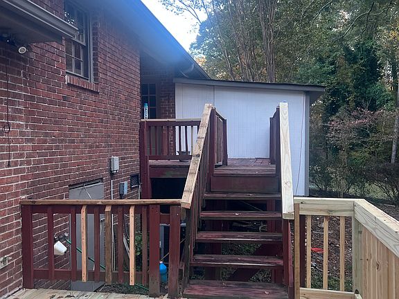 Deck bridge to extra a workshop for handyman