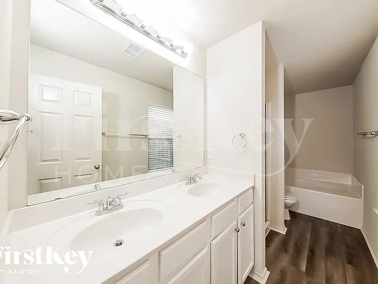 2136 Benning Way — Photo 11