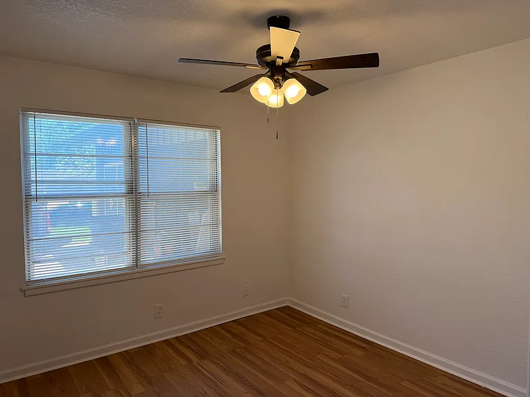 2800 W Fuller Ave — Photo 15