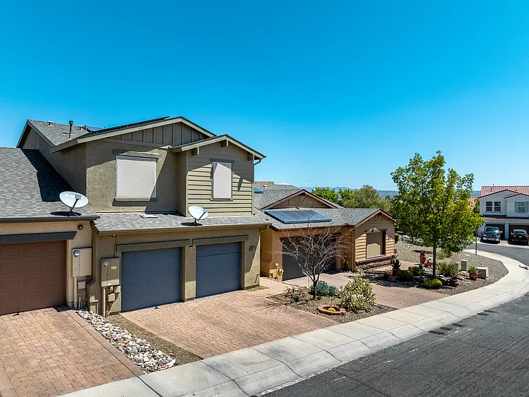 652 Brindle Dr — Photo 32