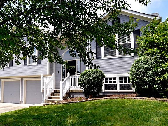 2nd image of 1409 NW Nicholas Dr