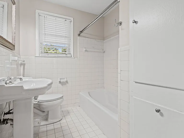 315 Azalea Cir W — Photo 11