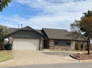 151 Regency Dr, Clinton, OK 73601