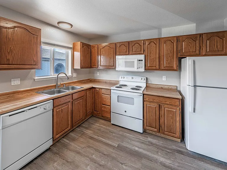 Royal Apartments - Carson City, Nevada — Photo 5