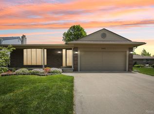 1601 Trail Dr, Trenton, MI 48183