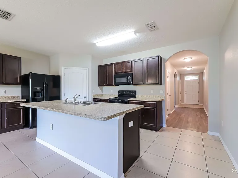2330 Sequoia Way — Photo 5