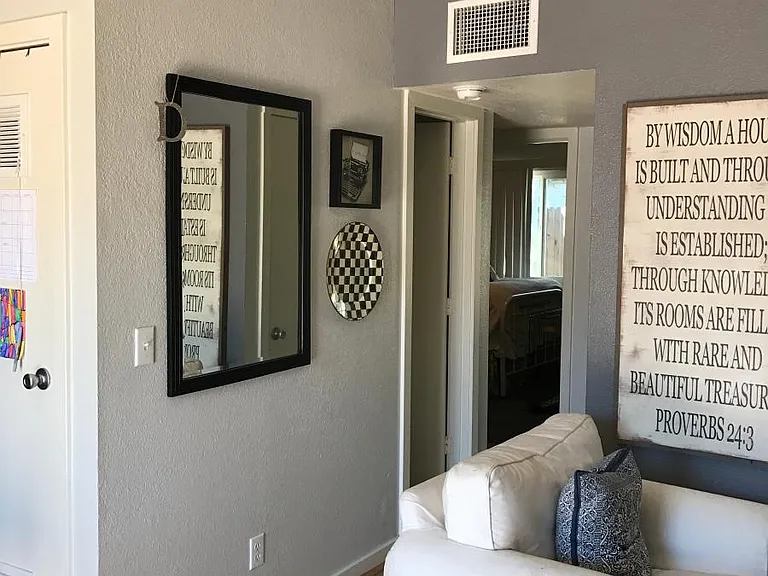 812 E Blacklidge Dr — Photo 8
