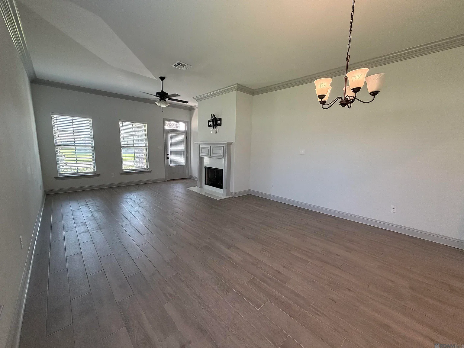 4 bed, 2397 sqft, $2,800 — Photo 3