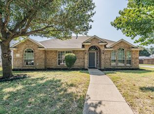 1104 Essex Dr, Cedar Hill, TX 75104