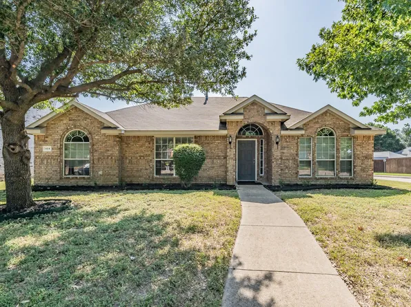 1104 Essex Dr, Cedar Hill, TX 75104