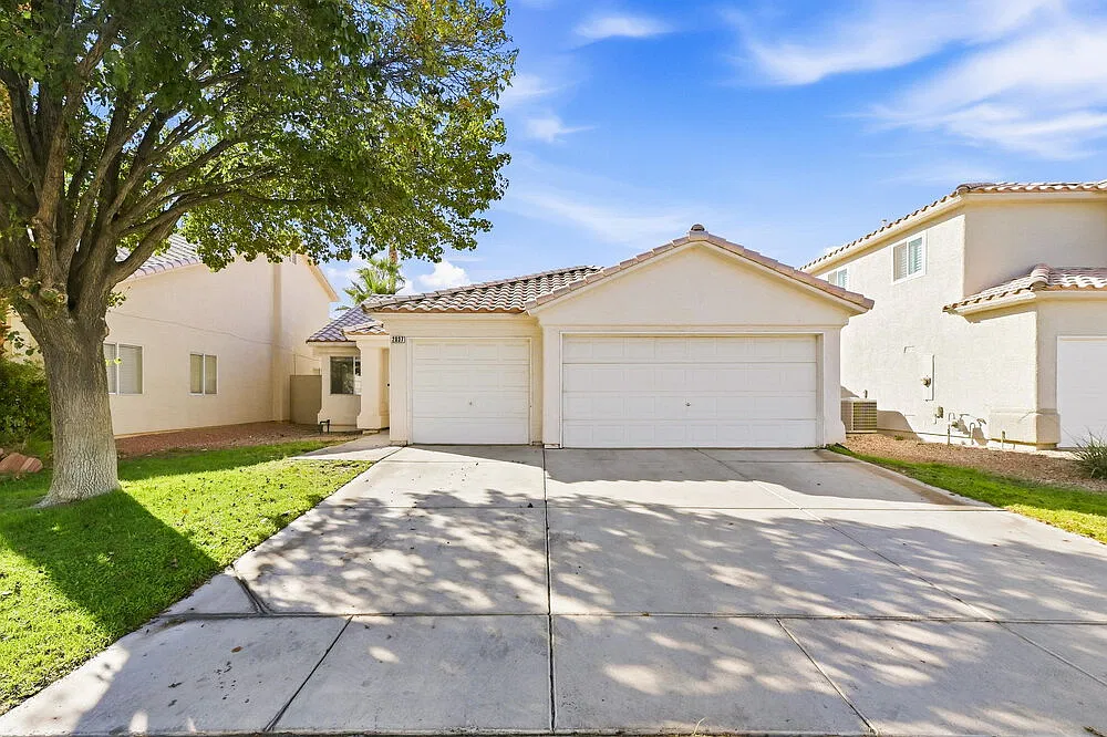 3 bed, 2.0 bath, 1458 sqft, $2,035 — Photo 1