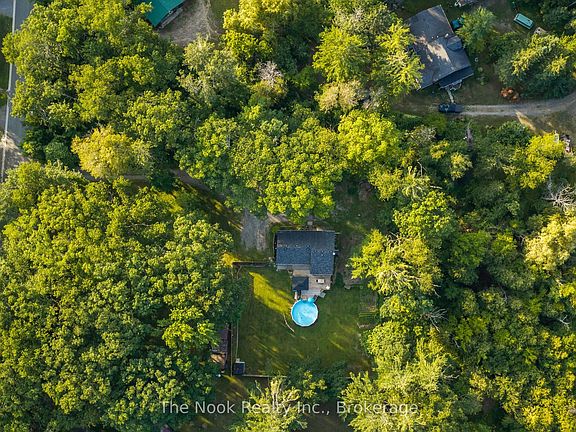 2nd image of 5203 Valleyview Cres