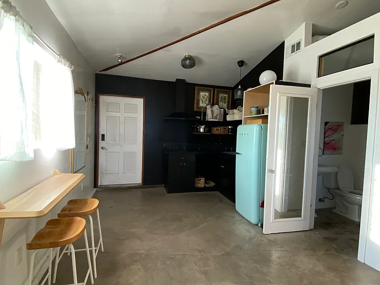 2216 N Indiana Ave — Photo 17