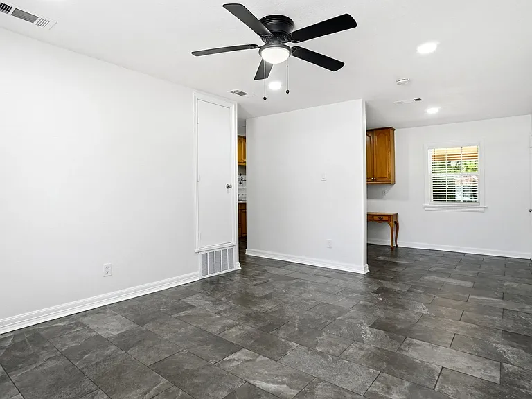 1013 Irion Dr — Photo 3