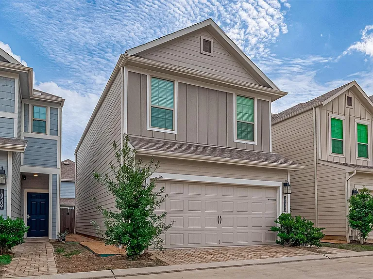 10511 Blankiet Ln — Photo 2