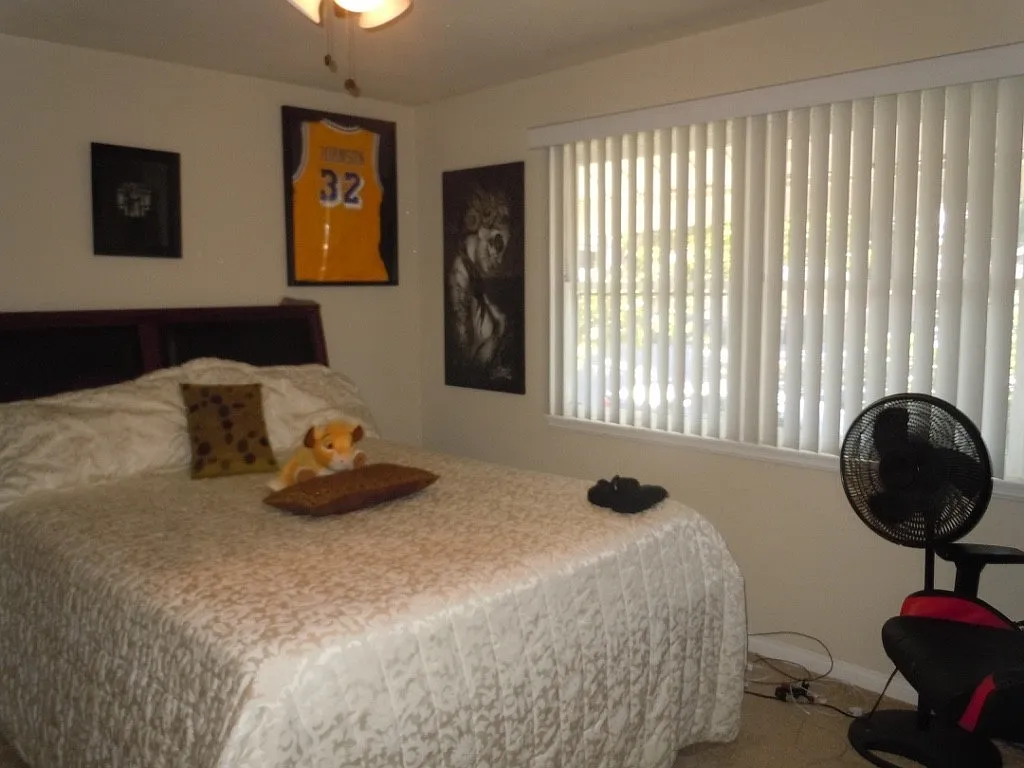 Great location 2 Bedroom 1 bath with Garage — Photo 3