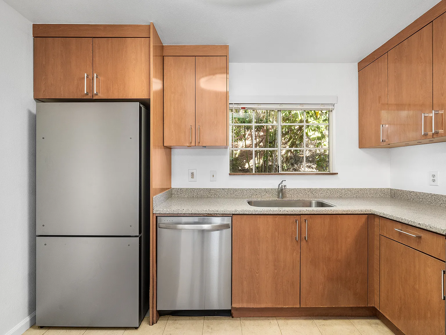 2 bed, 975 sqft, $3,300 — Photo 4