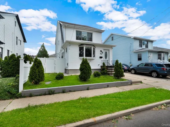 40 S 16 S, New Hyde Park, NY 11040