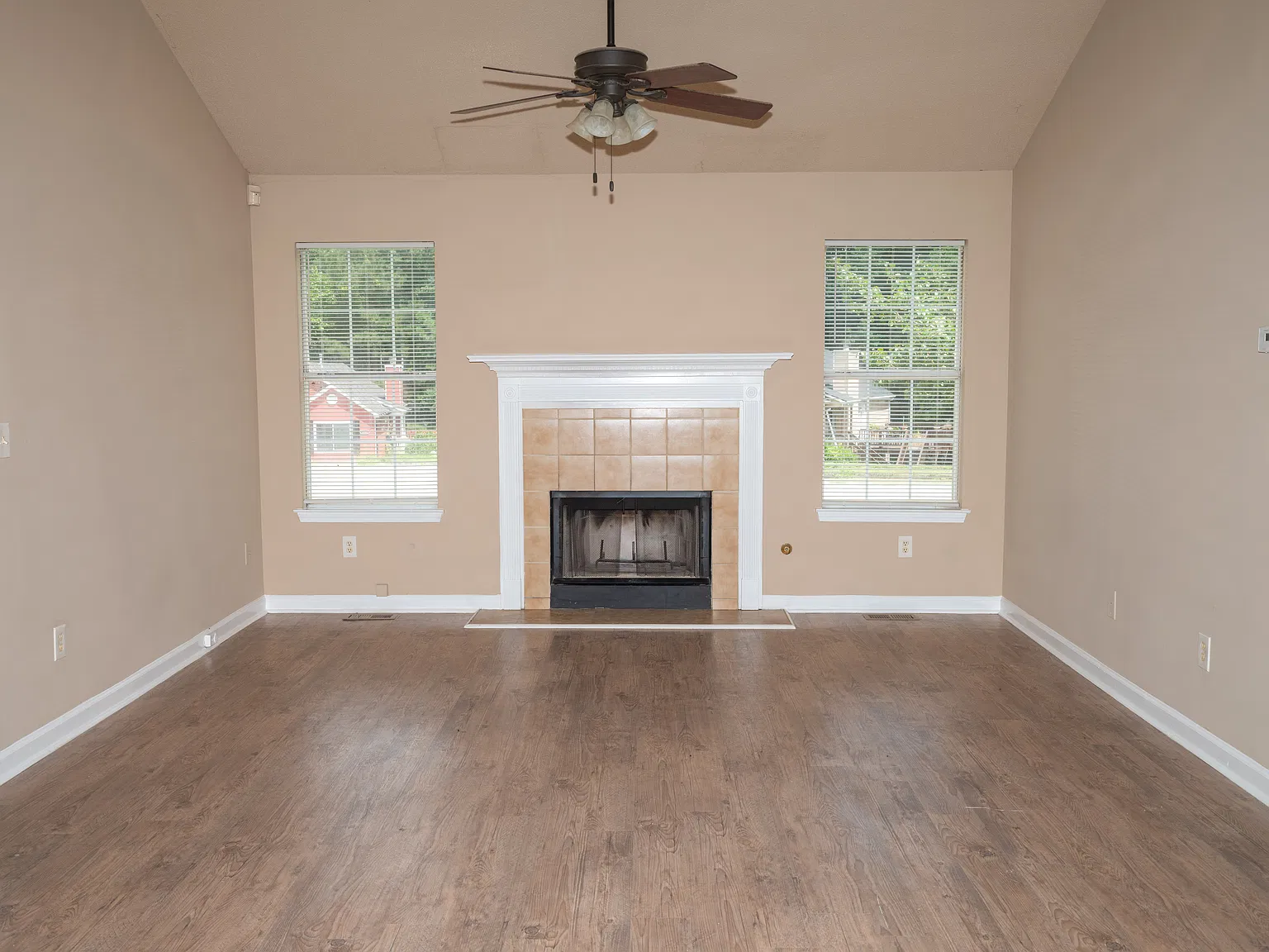 3 bed, 1136 sqft, $1,395 — Photo 3
