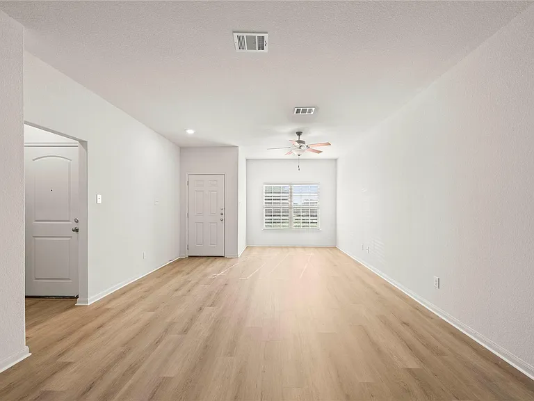 101 Hyacinth Way #1-L — Photo 3