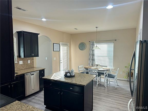 3rd image of 1480 Maxwell Cir
