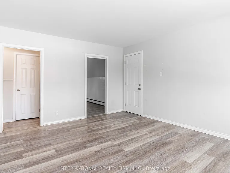 75 King Edward Ave — Photo 8