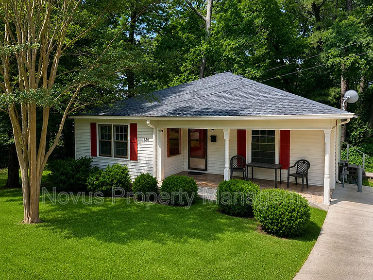 136 Watson St — Photo 1
