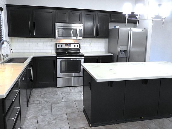 4th image of 3806 Heather Ave