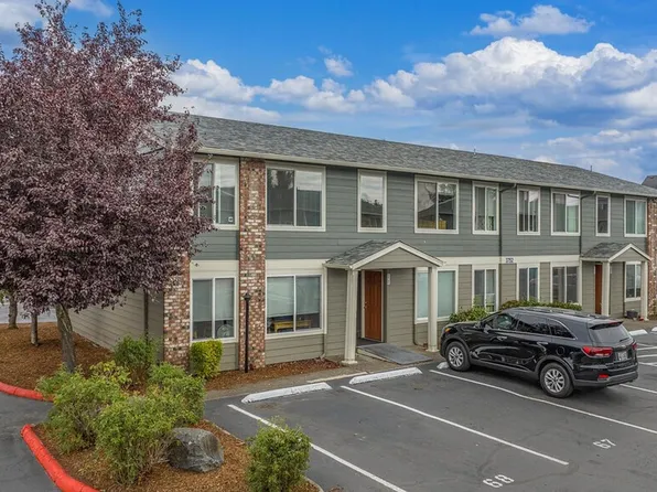 Brighton Park East Apartments