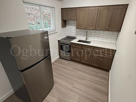 5th image of 220 N Hawthorne Rd #1503
