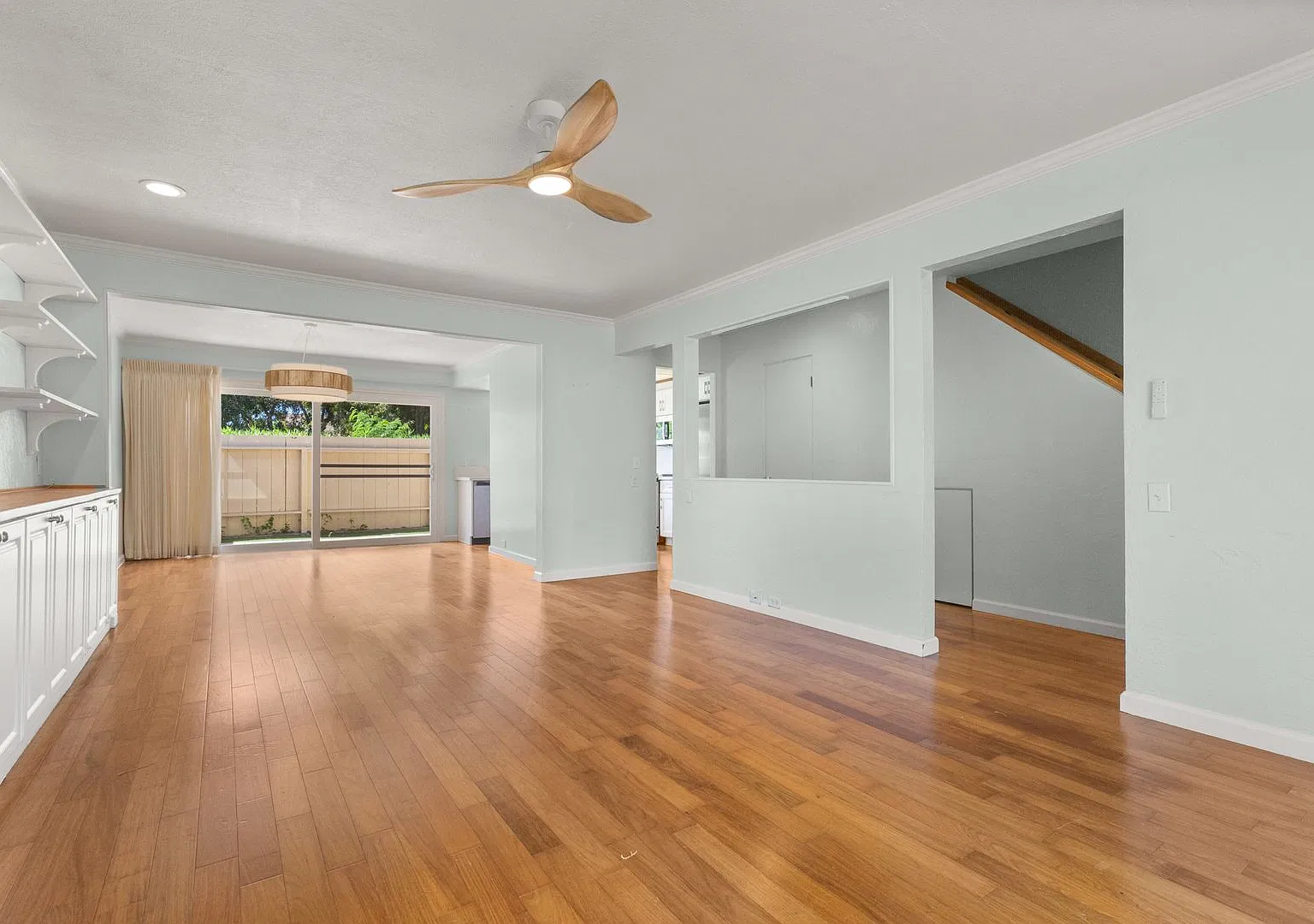 Hawaii Kai Living: 3BR/2.5BA Townhouse with Yard, Pool & 2 Parking Stalls — Photo 1