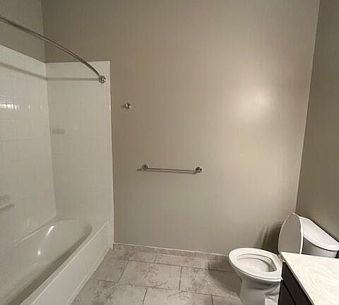 4th image of 110A Towne St #403