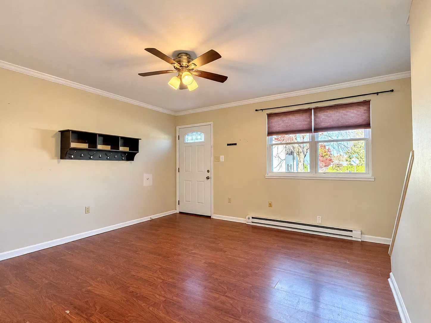 3 bed, 1.5 bath, 1370 sqft, $1,395 — Photo 2