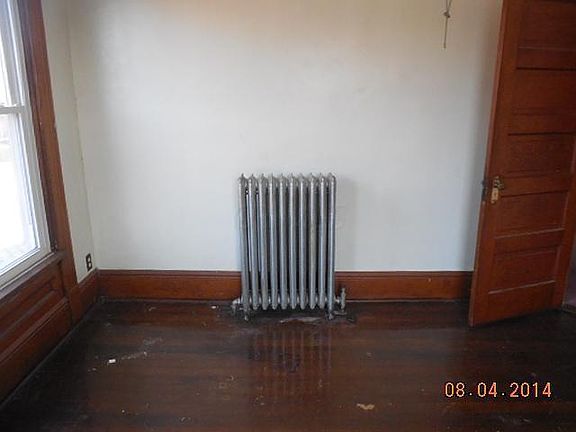4th image of 914 Gaston Ave