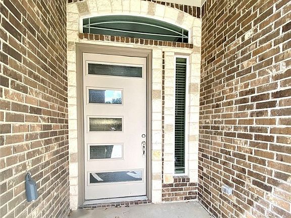 4th image of 1005 High Plains Dr