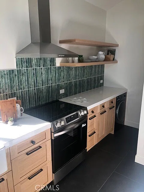 Studio, 500 sqft, $2,500 — Photo 4
