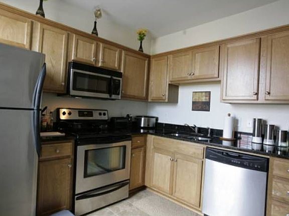 4th image of 600 Green St