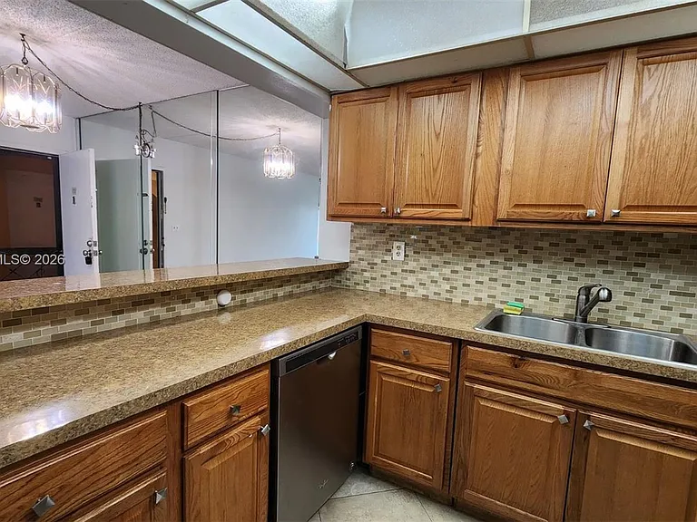 5981 Washington St #210 — Photo 26