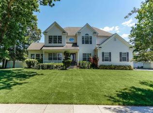 5 Daffodil Ln, Lake Grove, NY 11755