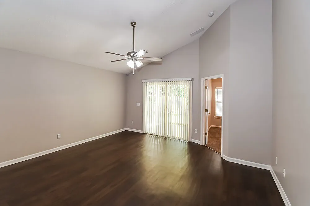 4 bed, 2.0 bath, 1697 sqft, $1,870 — Photo 3