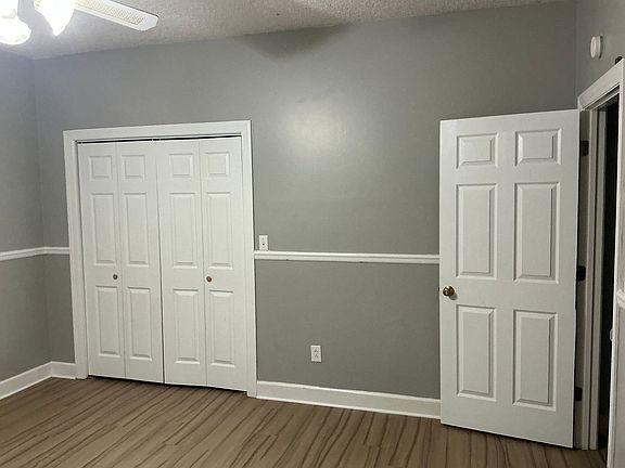 5th image of 1290 Riverdale Dr
