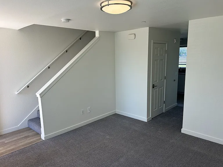 445 Southwest Blvd #14 — Photo 5