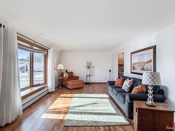 3rd image of 2315 Blackthorn Dr