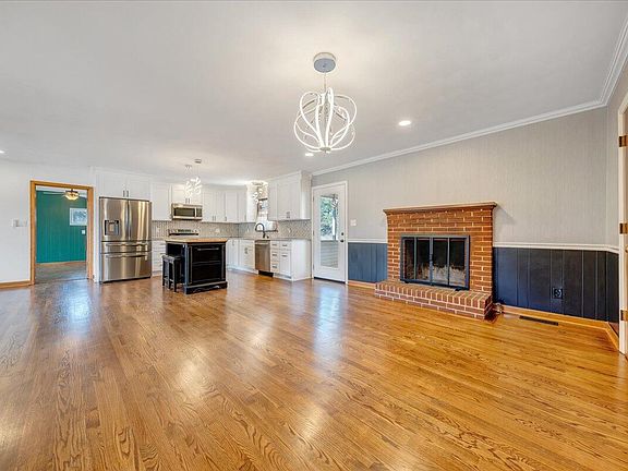 2nd image of 5417 Vistamont Dr