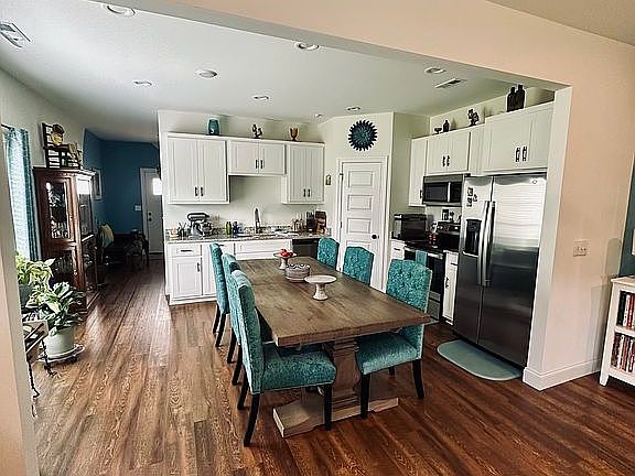 5th image of 1040 Highgrove Hts NW