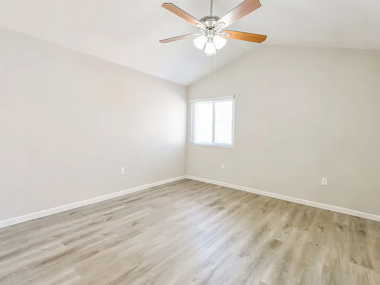 521 N Redrock St — Photo 9