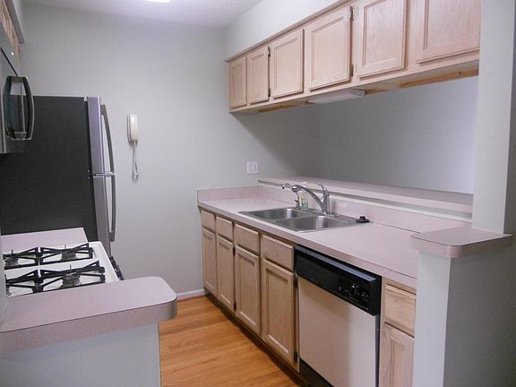 5th image of 7566 Bay Hill Dr