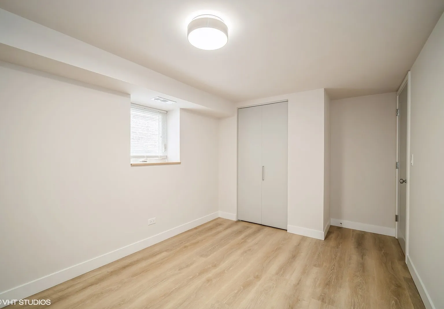 3 bed, 1200 sqft, $2,300 — Photo 4